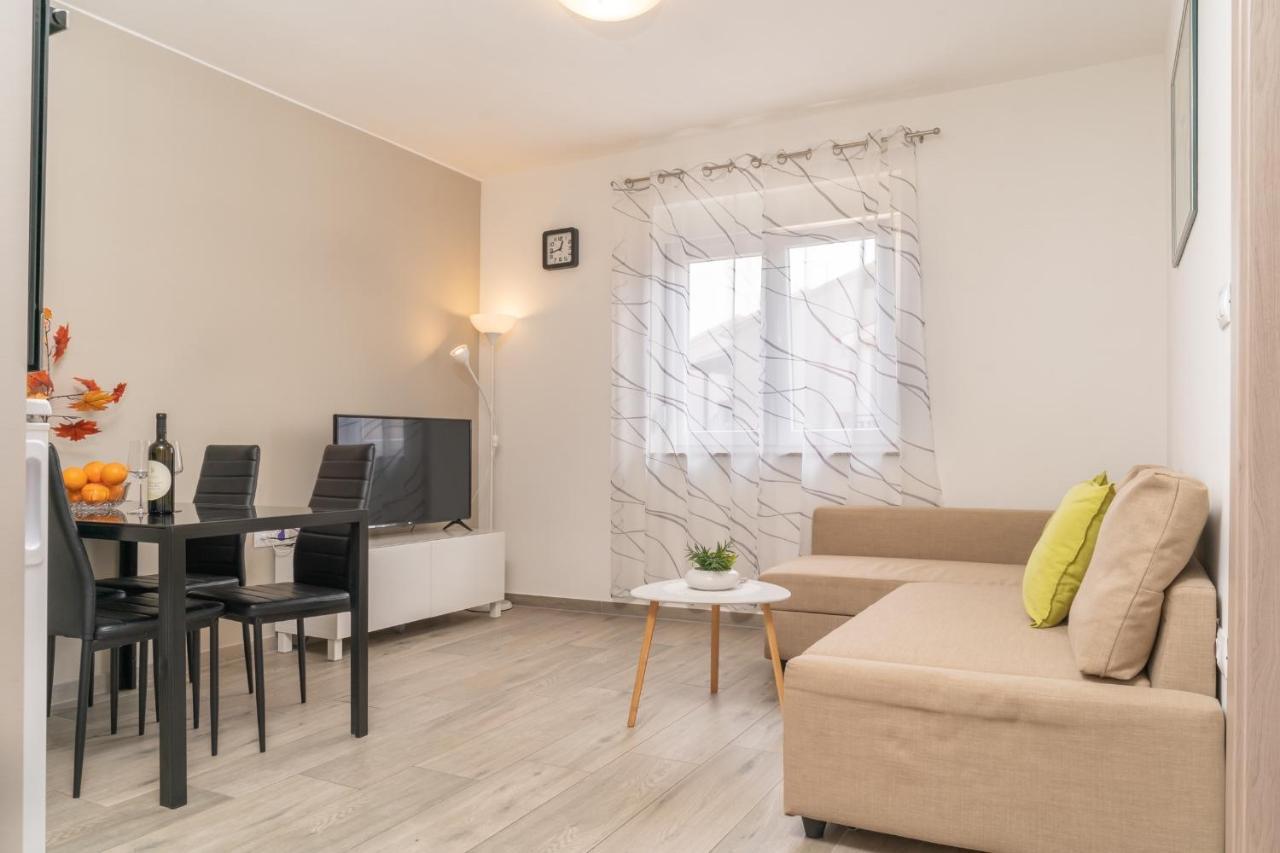 Tomi Apartment Pula Exterior photo