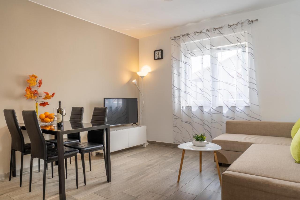 Tomi Apartment Pula Exterior photo