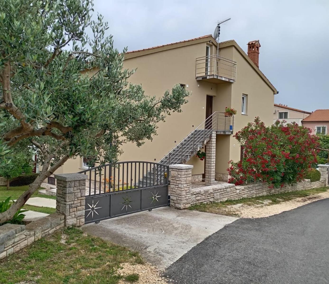 Tomi Apartment Pula Exterior photo